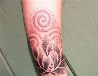 Cad is tatú pointillism ann?