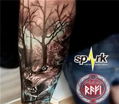 ealaíontóir tattoo cúig