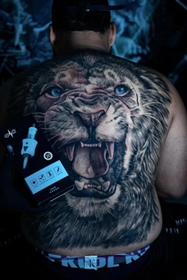 Téann Cultúr Tattoo príomhshrutha: Ealaín, Sábháilteacht, agus Féin - Léiriú ...